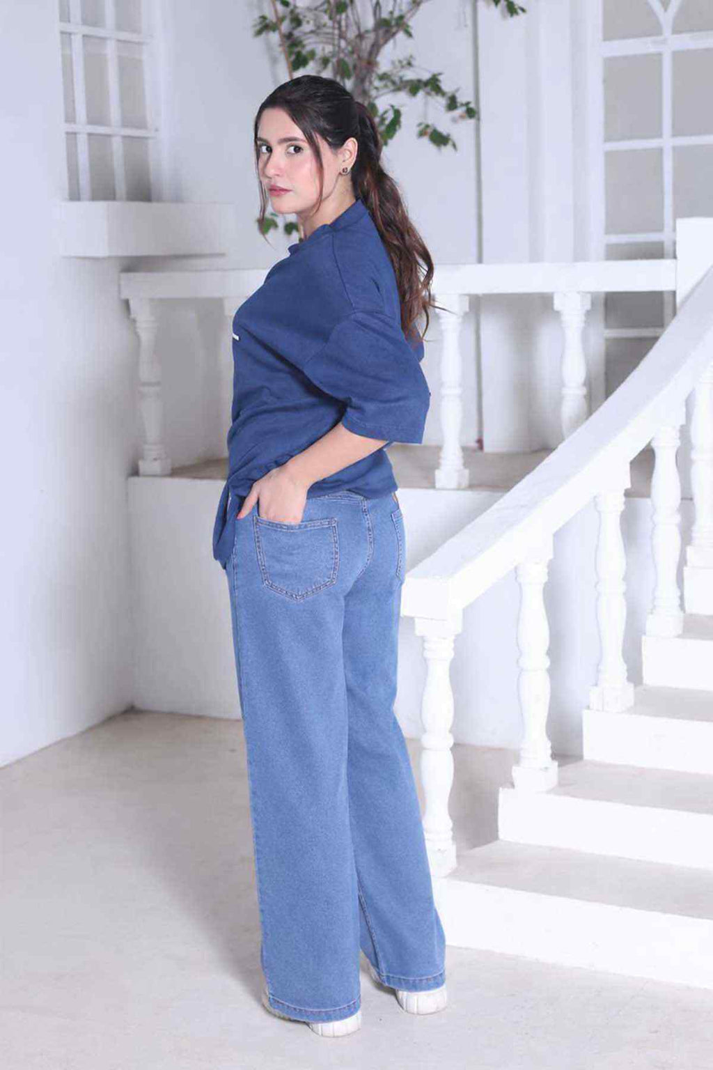 Denim blue T-shirt and light blue wide-leg jeans set in relaxed fit